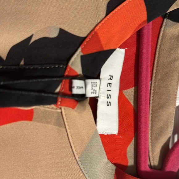 BNWT Reiss Minidress size 6. Colors are tan,black, red. Lining, belt, w/pockets - Picture 5 of 10